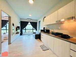 Maison life 小居屋 Jesselton Quay CityPads的厨房或小厨房