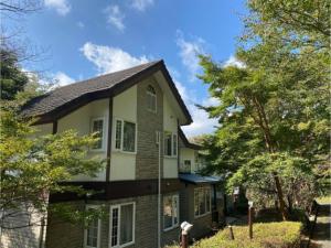 a house with a gambrel roof at Ashigarashimo-gun - Hotel - Vacation STAY 53640v in Onsensō