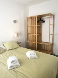 A bed or beds in a room at Casa Alejandro Las Vistas