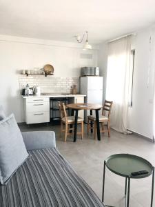 A kitchen or kitchenette at Casa Alejandro Las Vistas