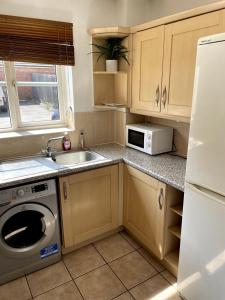 a kitchen with a sink and a microwave at May Disc - Long Stay - Contractors in Bristol