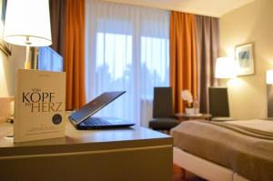 a laptop on a desk in a hotel room at CAREA Residenz Hotel Harzhöhe in Hahnenklee-Bockswiese