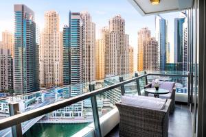 Posezení v ubytování Panoramic Luxe 1BR with Breathtaking Views at Dubai Marina Near JBR - Silverene Towers