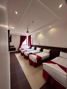 Ένα ή περισσότερα κρεβάτια σε δωμάτιο στο Cent Al Khair Hotel Makkah +41 φωτογραφίες