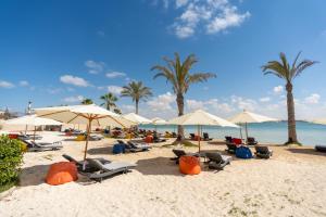Uma praia perto do hotel