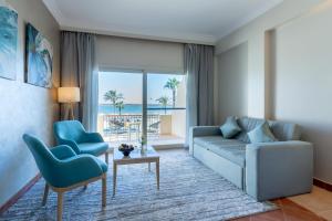 Uma área de estar em Safir Marsa Matrouh Resort