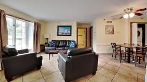 A seating area at Put-in-Bay Poolview Condo #4