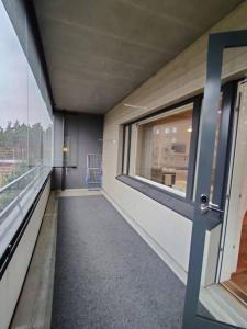 an empty hallway of a building with a window at Kotimaailma - Saunallinen kolmio lähellä lentokenttää in Vantaa