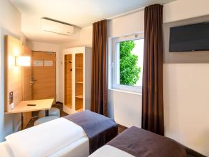 Postel nebo postele na pokoji v ubytování B&B Hotel Hildesheim