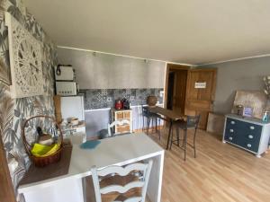 Kjøkken eller kjøkkenkrok på Le Clos Fleuri revisité