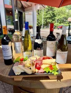 Nápoje v ubytování LOGIS HÔTEL, CHALETS et RESTAURANT LES CHATELMINÉS