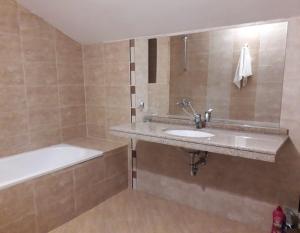 Koupelna v ubytování Apartament by Zenit in Terra Complex Massonet D28 near Bansko