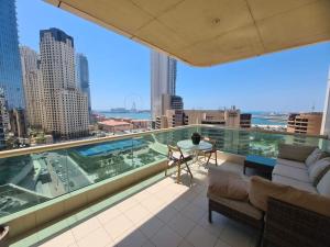 Balkón nebo terasa v ubytování SUNRISE HOMES - Studio with Huge Balcony & Amazing View near JBR Beach