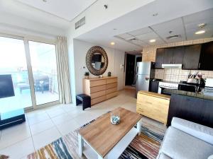 Kuchyň nebo kuchyňský kout v ubytování SUNRISE HOMES - Studio with Huge Balcony & Amazing View near JBR Beach