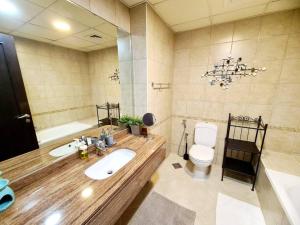 Koupelna v ubytování SUNRISE HOMES - Studio with Huge Balcony & Amazing View near JBR Beach