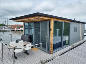 Imagen de la galería de Houseboat De Amstel, en Monnickendam 20 fotos más