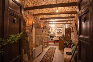 Posezení v ubytování Hotel Kapllani + 33 fotografií