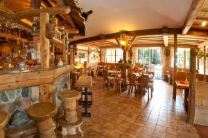 a restaurant with a bar and tables and chairs at Feriendorf Reichenbach - Bgm.-Martin-Str. 10/1 in Nesselwang