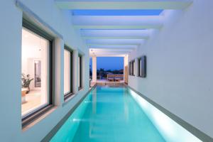 Piscina a Exclusive Luxury Moca beachfront villa, Molos, Paros o a prop