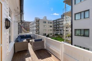 a balcony with furniture and a view of the city at Ny og sentral leilighet in Kristiansand