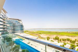 Πισίνα στο ή κοντά στο Voyage 2 Bedroom In Mayan With Ocean Views