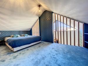 Postel nebo postele na pokoji v ubytování Jungle room