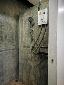 Koupelna v ubytování เลอคูลวังน้ำเขียว รีสอร์ต