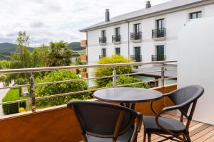 Nespecifikovaný výhled na hory nebo výhled na hory při pohledu z hotelu