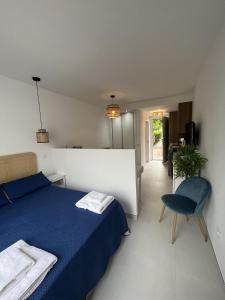 Postel nebo postele na pokoji v ubytování Estepona - Playa - Estudio con terrazas cerca del mar Pa6 + 19 fotografií