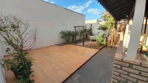 a courtyard of a house with a patio at Casa Caluca in Olímpia