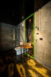 a bathroom with a table and a sink and a tub at Sianisia in Haţeg
