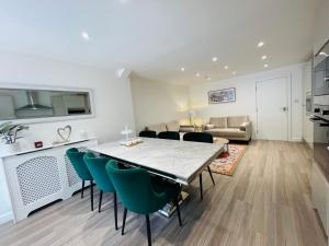 a kitchen and living room with a table and chairs at Riverside Premium En suite Double Room E14 in London