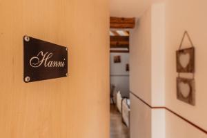 a sign on the wall of a room at Zum Spitzbuam in Attenkirchen