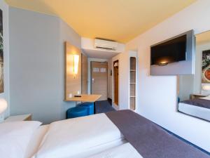 Katil atau katil-katil dalam bilik di B&B Hotel Augsburg-Süd