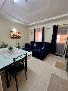 Ruang duduk di Exquisite Modern suite 1bedroom