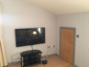 TV a/nebo společenská místnost v ubytování Stylish Penthouse Apartment sleeps 6