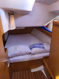 a small bed in a small room on a boat at Lunablu Boat&Sail in Palermo