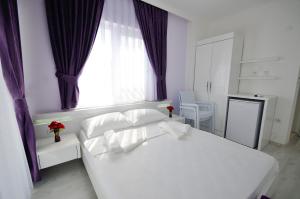 A bed or beds in a room at Fuda Hotel