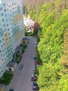 an aerial view of a street with cars parked in a parking lot at Mieszkanko na Sopockiej polanie. in Sopot