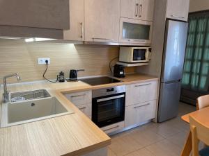 Kuchyňa alebo kuchynka v ubytovaní Skiathos home