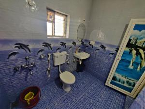 Kylpyhuone majoituspaikassa Jawa Homestay