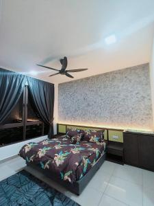 a bedroom with a bed and a ceiling fan at Wanz Barakah Homestay @ Bali residence in Malacca