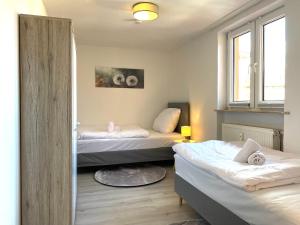 Krevet ili kreveti u jedinici u objektu Exklusive Monteur-Unterkünfte Apartments, Balkon, Grill, Smart-TV, NETFLIX, Küche