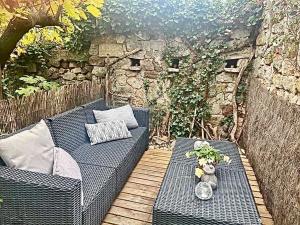 Posedenie v ubytovaní Grand et joli studio tout équipé avec jardin et Jacuzzi