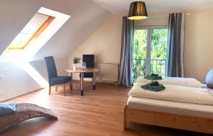 a bedroom with a bed and a table and a window at Apartmenthaus Oberndorf 