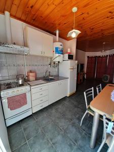 Η κουζίνα ή μικρή κουζίνα στο Casitas del Sol
