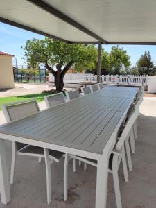 Fotografia z galérie ubytovania Villa con PISTA DE PADEL privada, piscina y Barbacoa, con más de 1800m2 de terreno, Villa Can Ramón v destinácii Papiolet