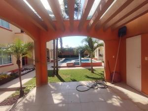 an archway in a house with a pool in the background at Casa /alberca, chapoteadero, mirador, wifi in Veracruz