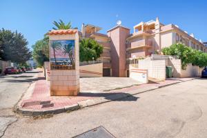 a sign on the side of a street in front of a building at Ca Blanca Paraíso ll in Denia