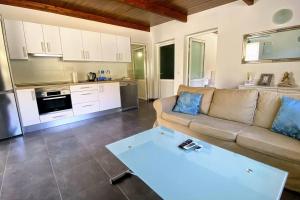 a living room with a couch and a kitchen at 2 Bedroom Country House Near Fataga & Maspalomas in Artedara